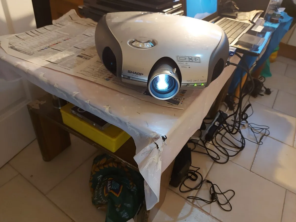 Sharp Projector Model XV-Z90E - Image 1