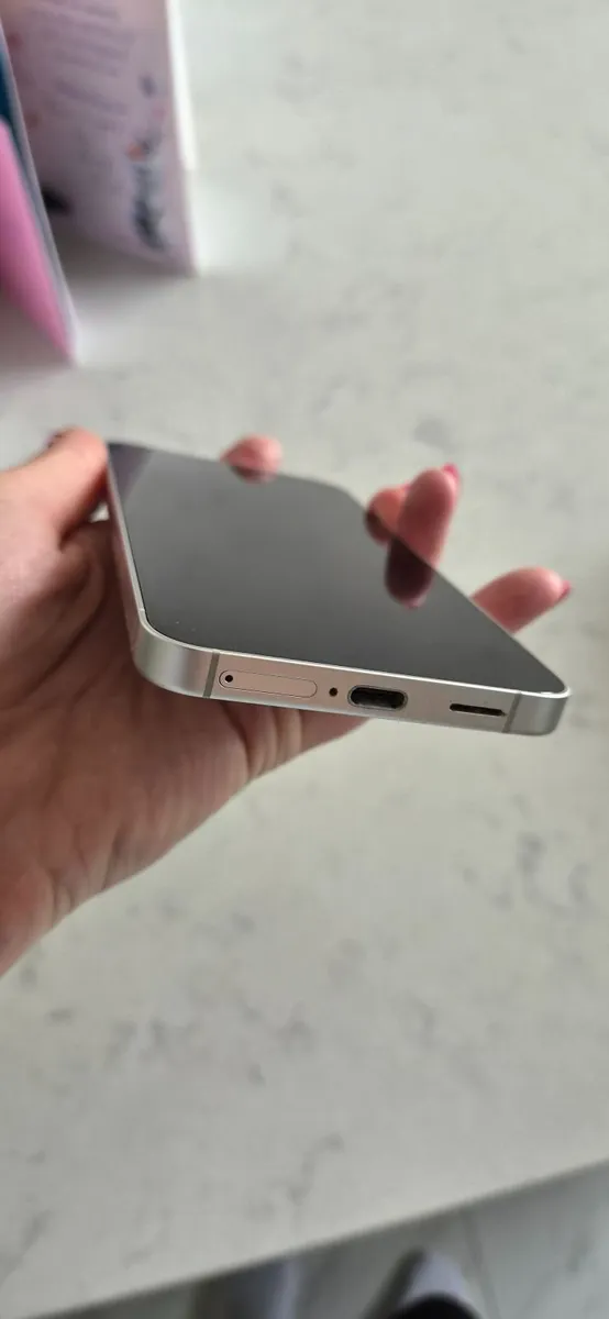 Samsung Galaxy S24 phone - Image 3