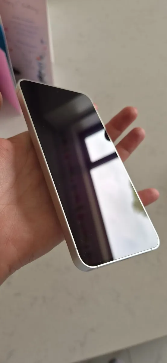 Samsung Galaxy S24 phone - Image 2