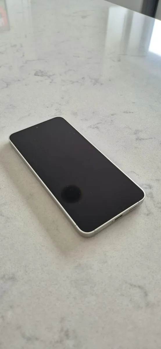 Samsung Galaxy S24 phone - Image 1