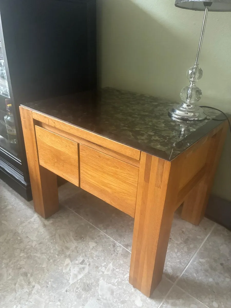 Two solid oak side tables with glass protector. - Image 2