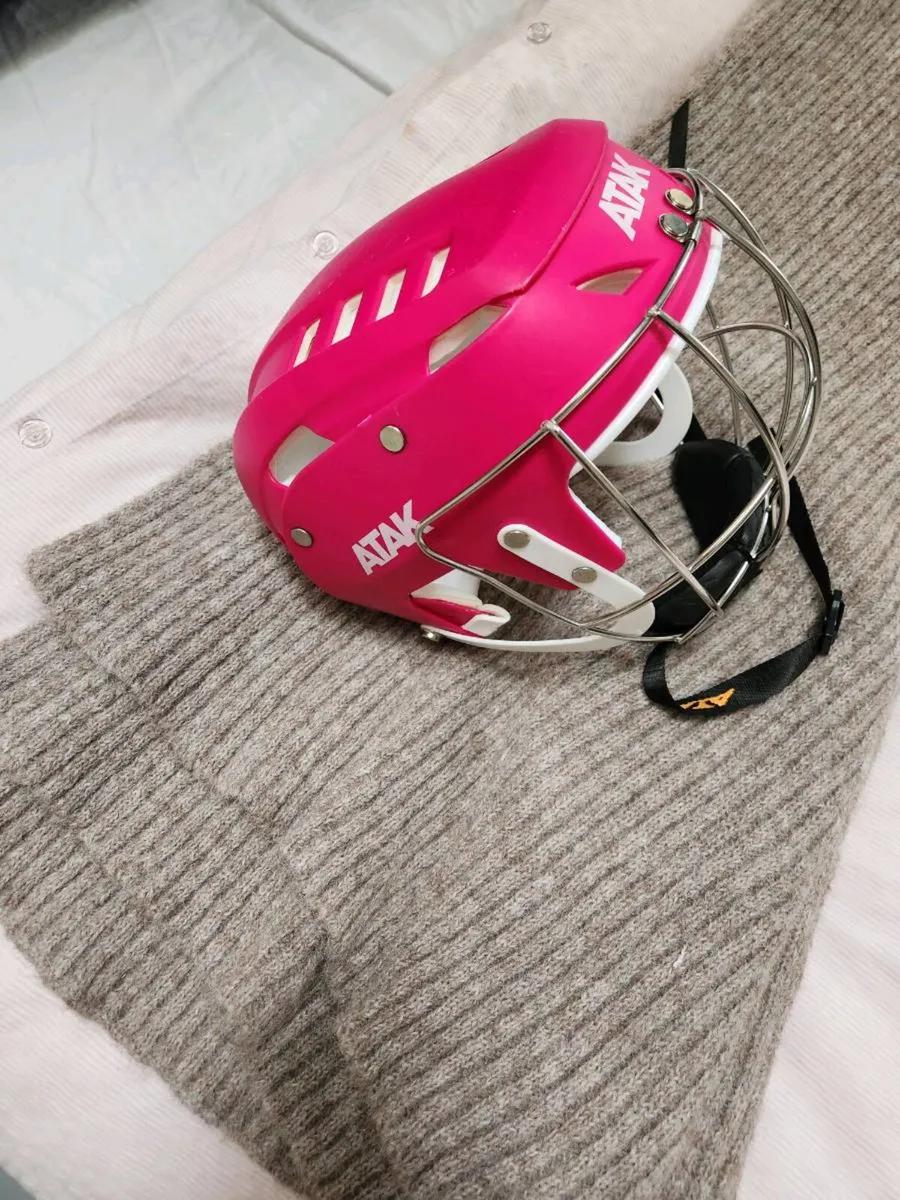 Child's comogie helmet - Image 2
