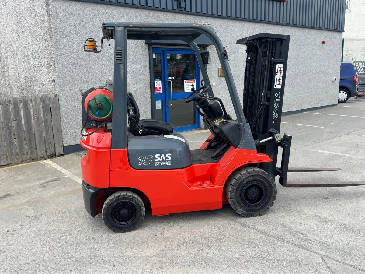 Toyota 1.5 ton gas Forklift - Image 1