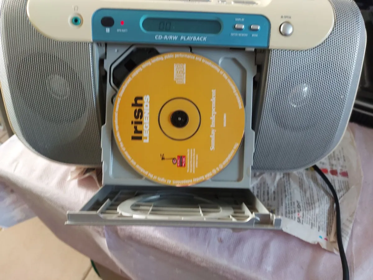 Sony Stereo CD Radio Cassette Model CFD-E100L - Image 2