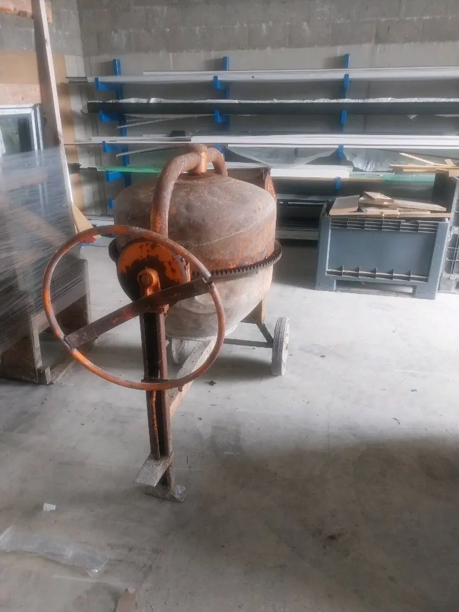 Cement mixer - Image 1