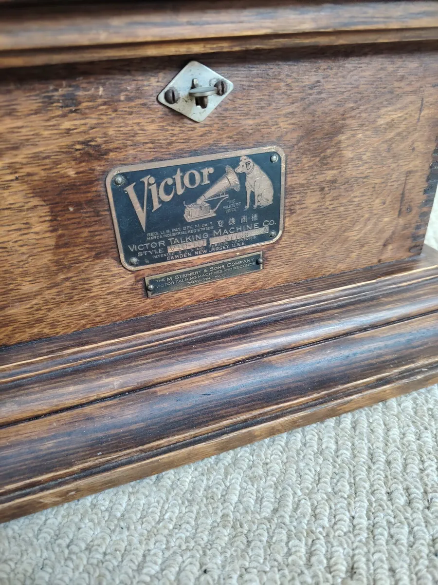Antique record player - Image 4