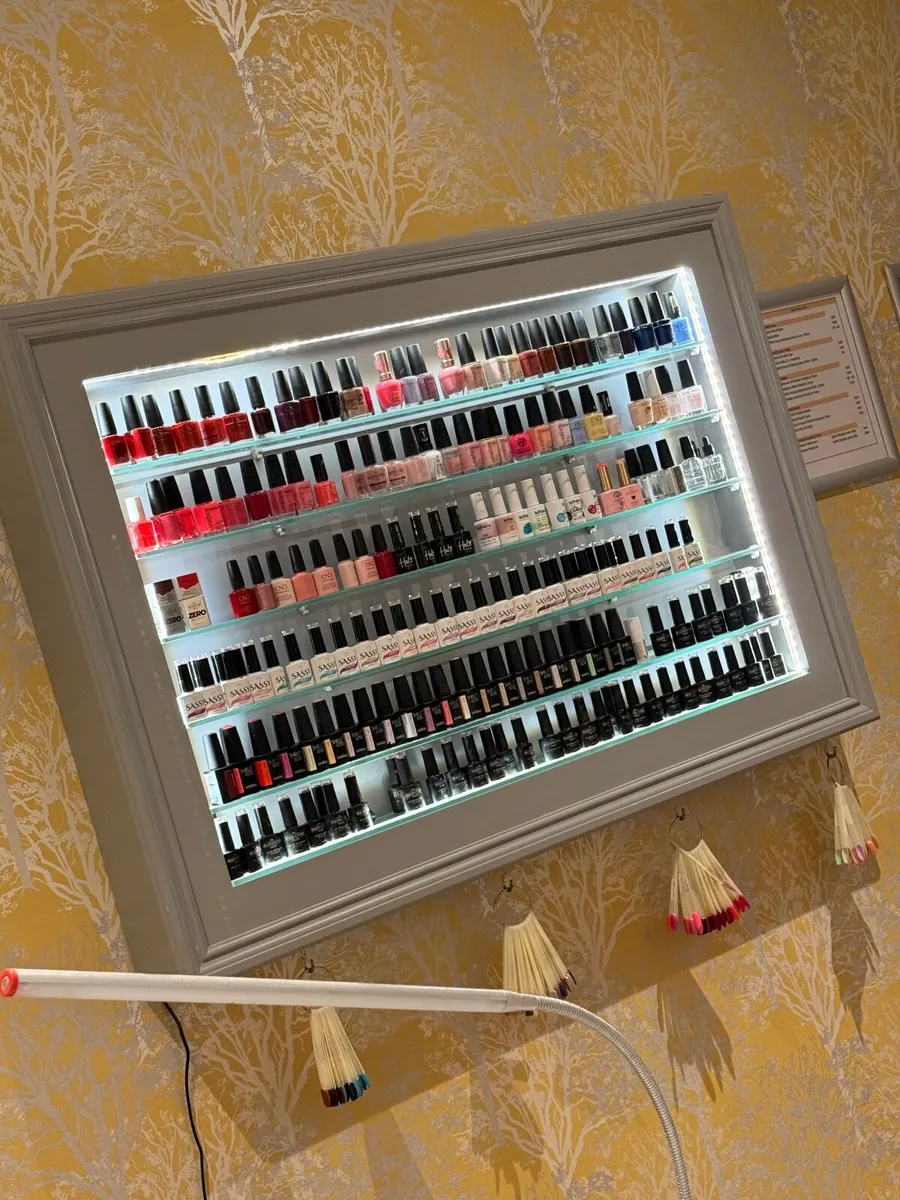 Beauty salon furniture - Image 1