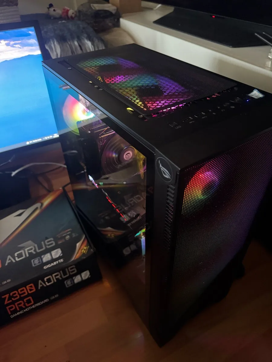 Custom game PC + monitor - Image 2