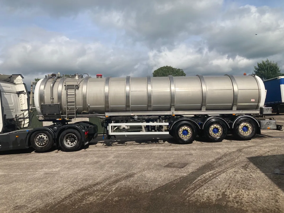 Maisoneuve Vacuum Tanker Trailer - Image 3
