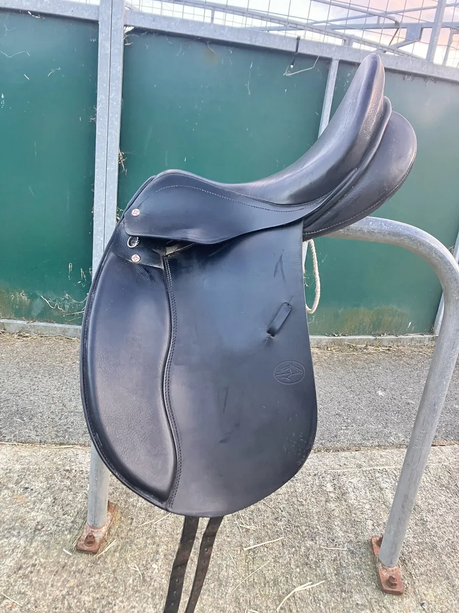 17.5” Lemetex Cresta Dressage Saddle - Image 1