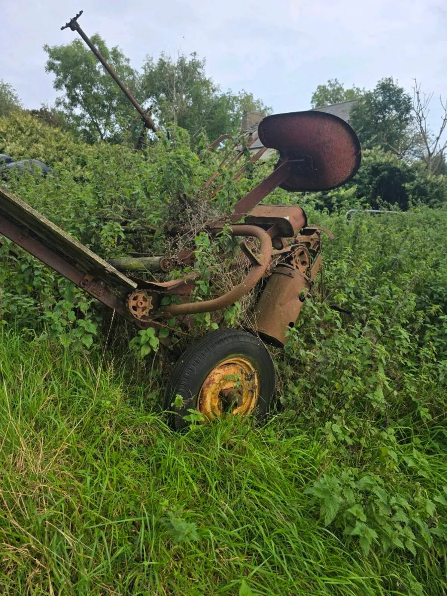 Vintage reaper - Image 1