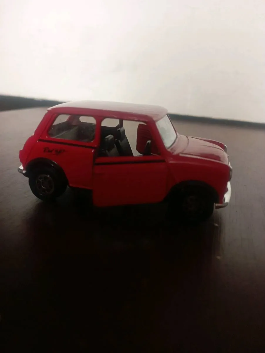 A COLLECTION OF CORGI CLASSIC MODLES COOPER CARS. - Image 3