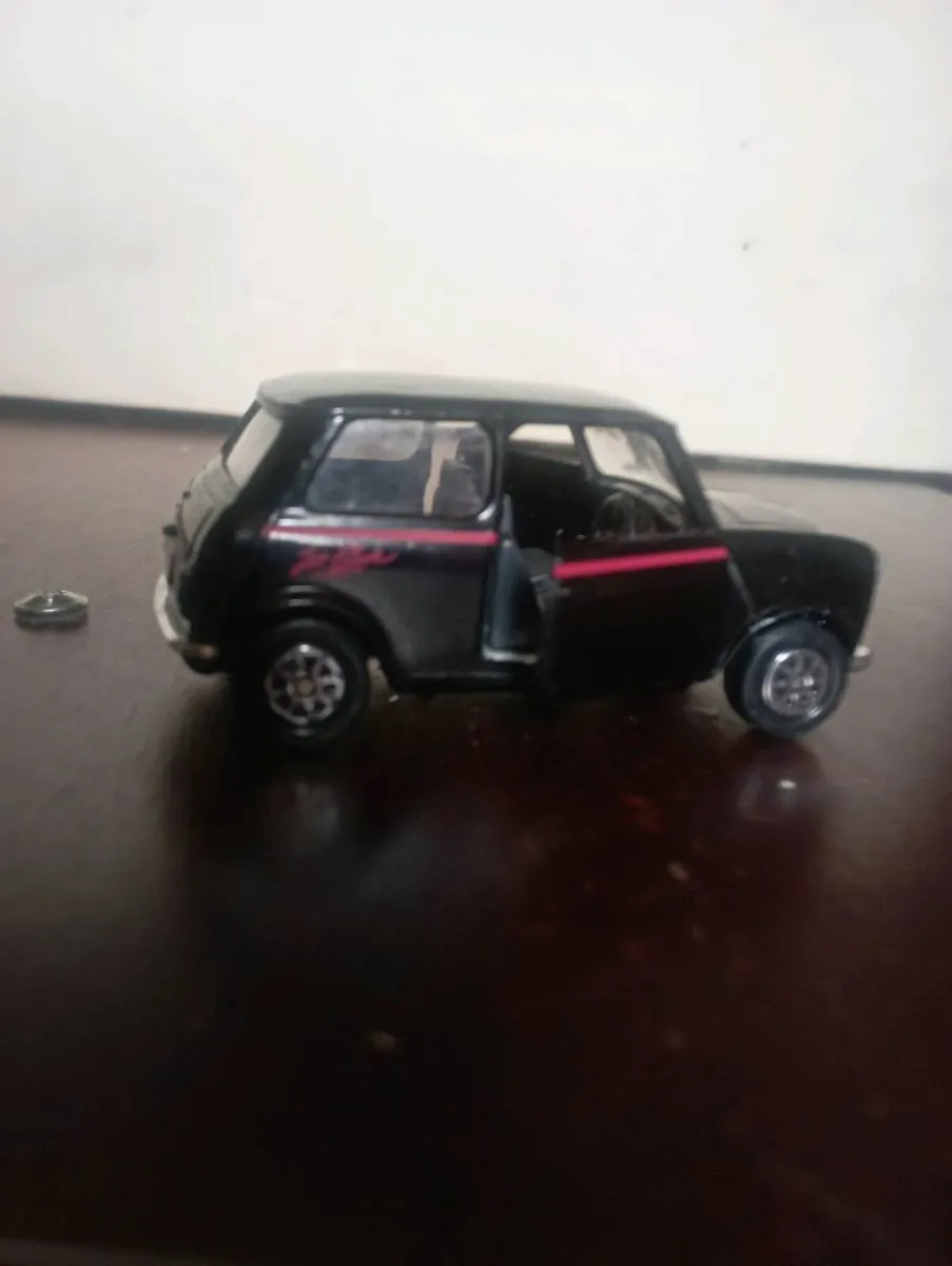 A COLLECTION OF CORGI CLASSIC MODLES COOPER CARS. - Image 4
