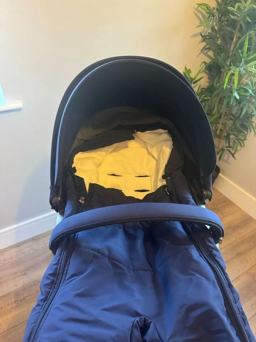 stokke xplory travel system - Image 2