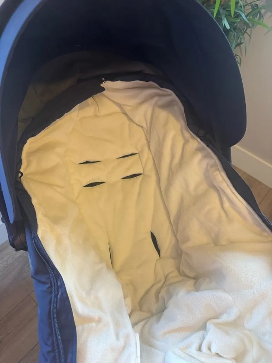 stokke xplory travel system - Image 4