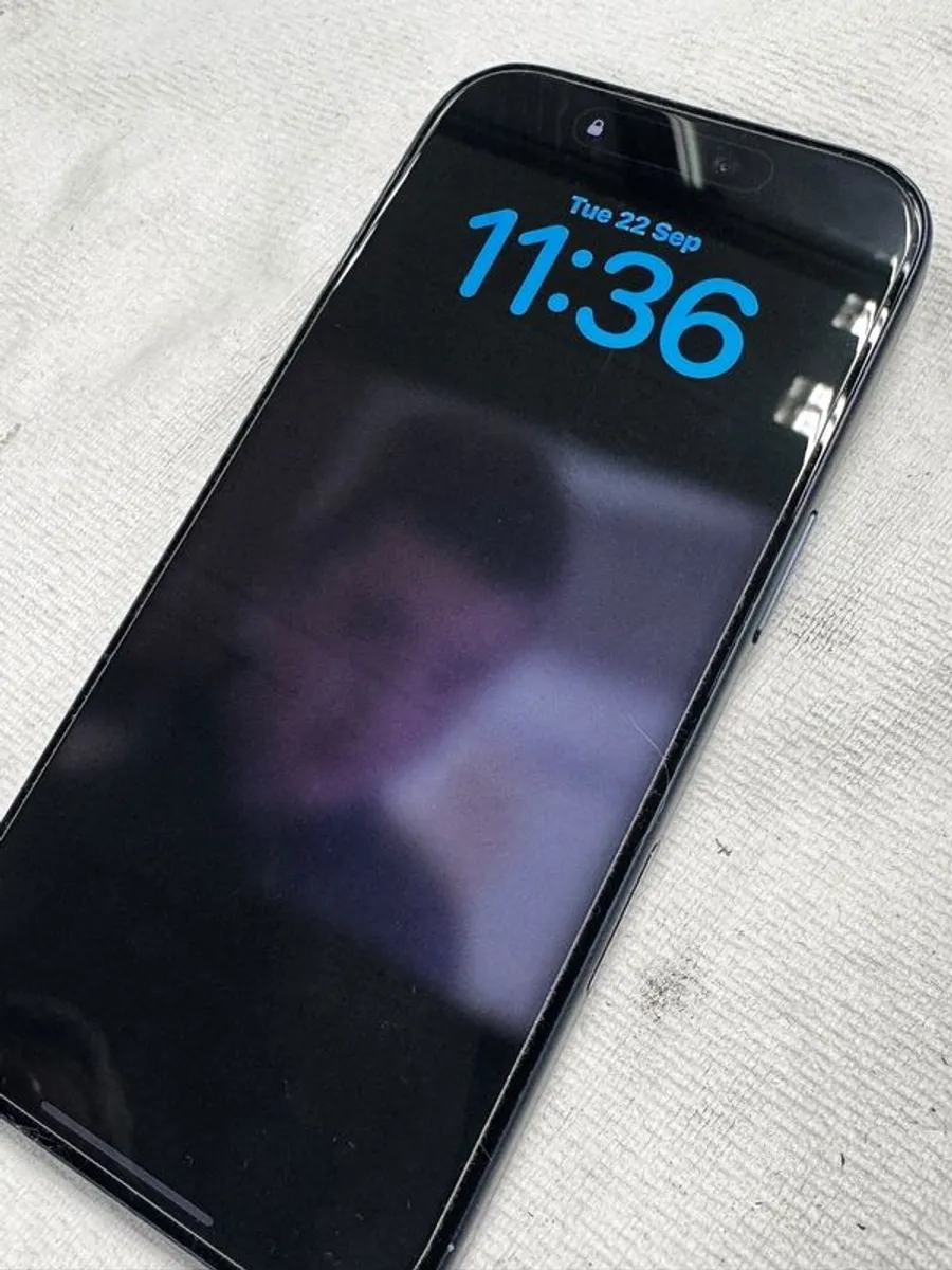 apple phone - Image 1