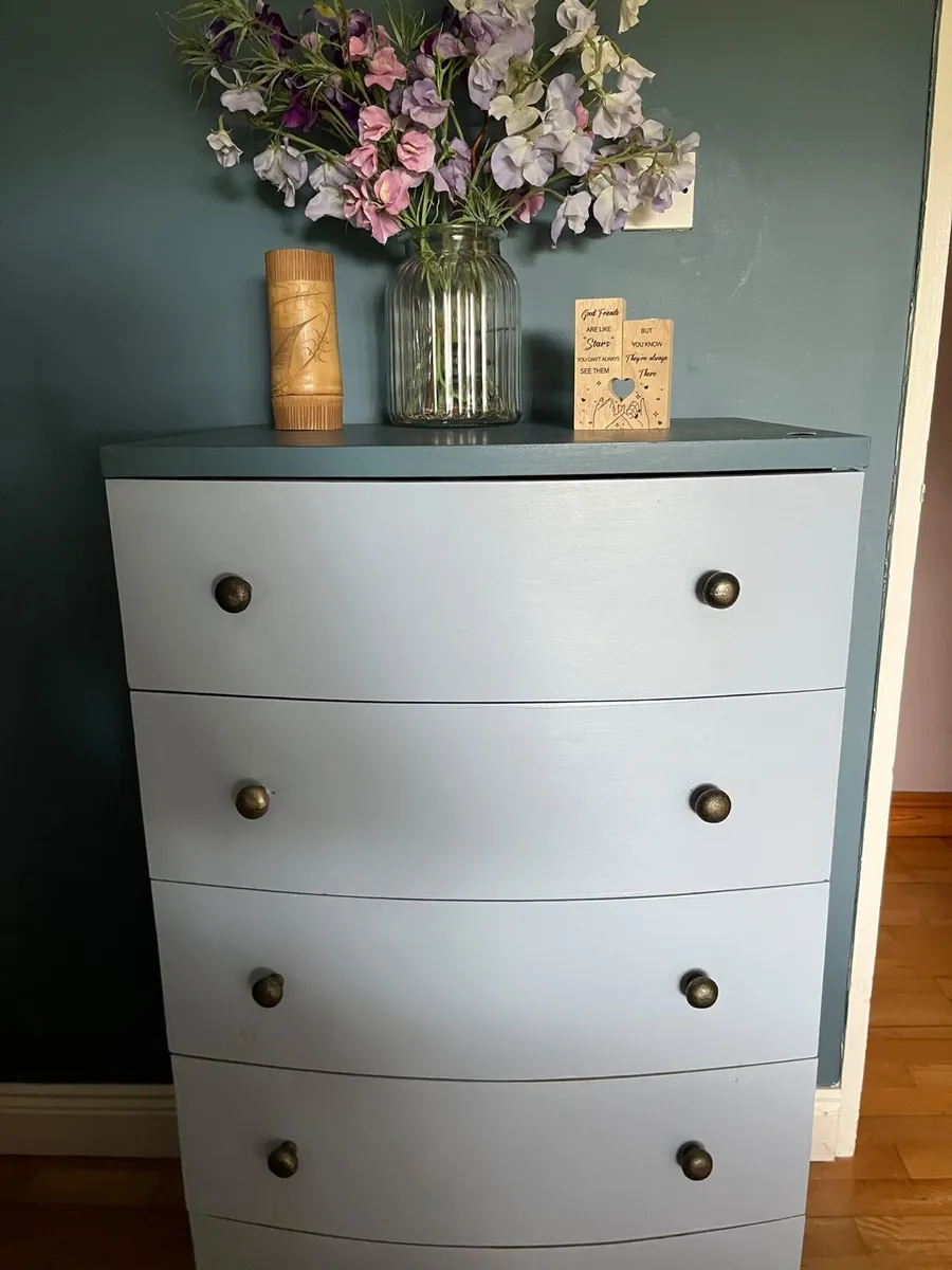 Chest of drawers