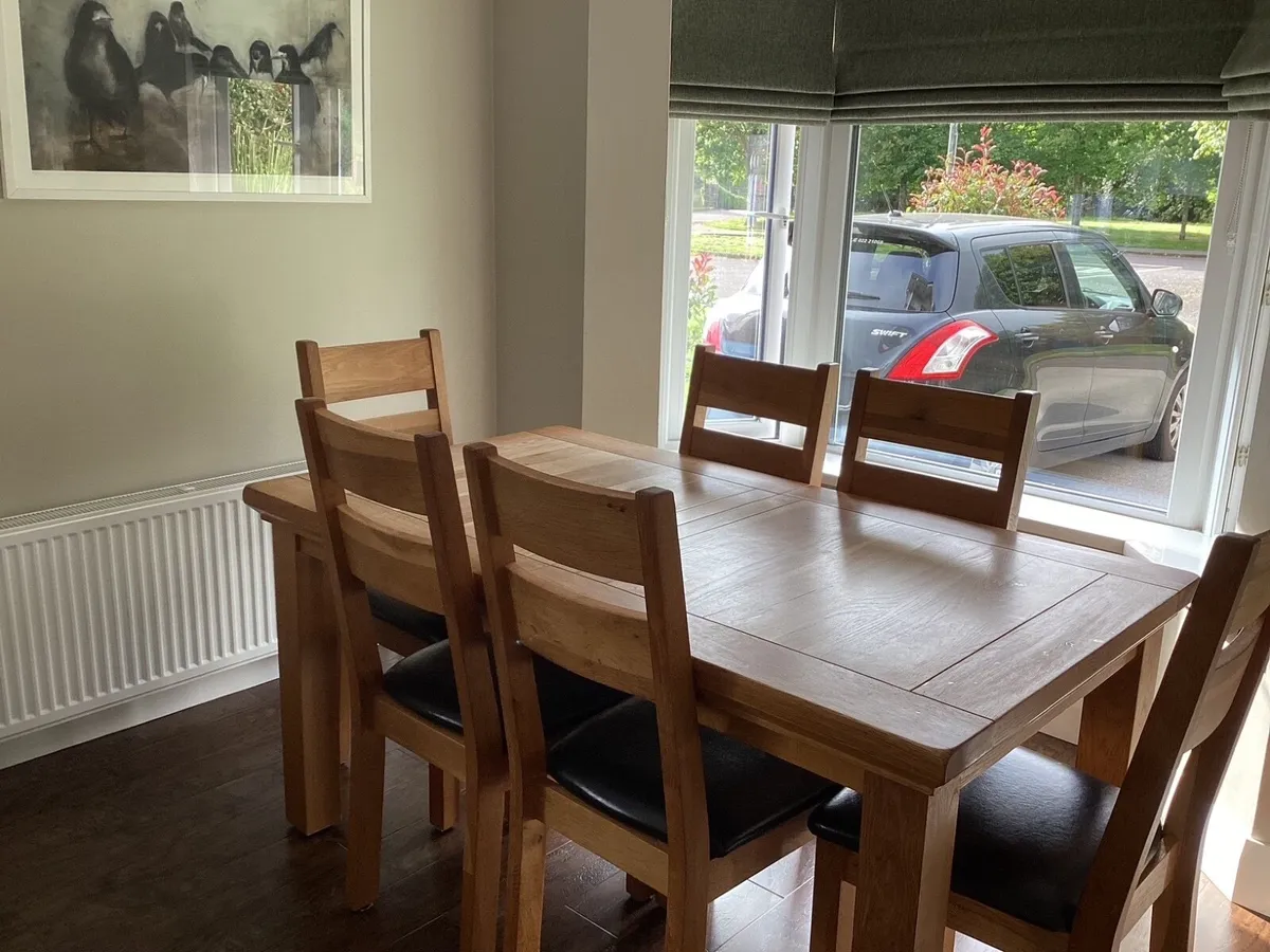 Kitchen table and chairs - Image 1