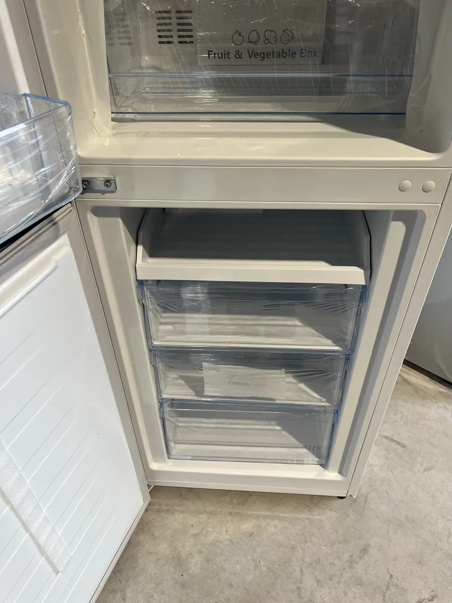 Hisense fridge freezer - Image 3