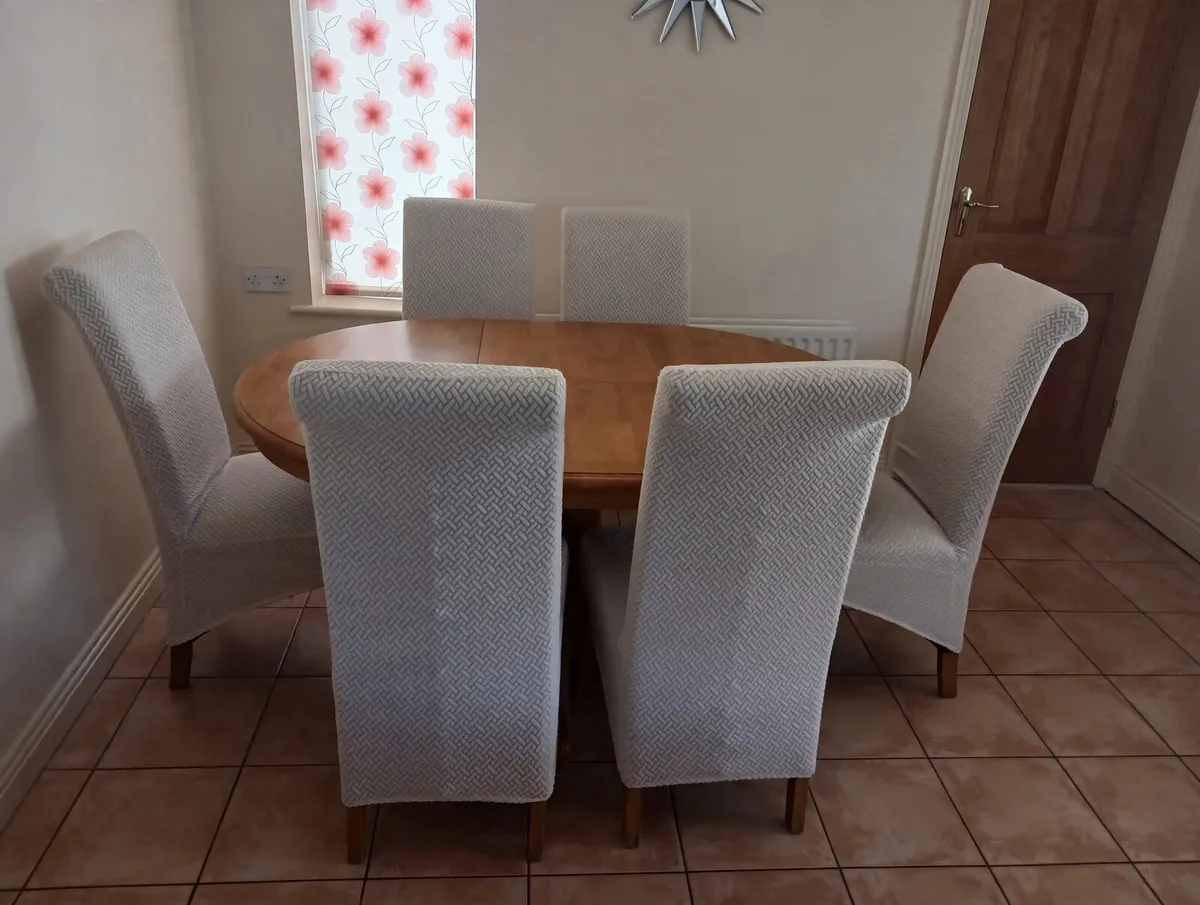 Dining table and chairs - Image 1