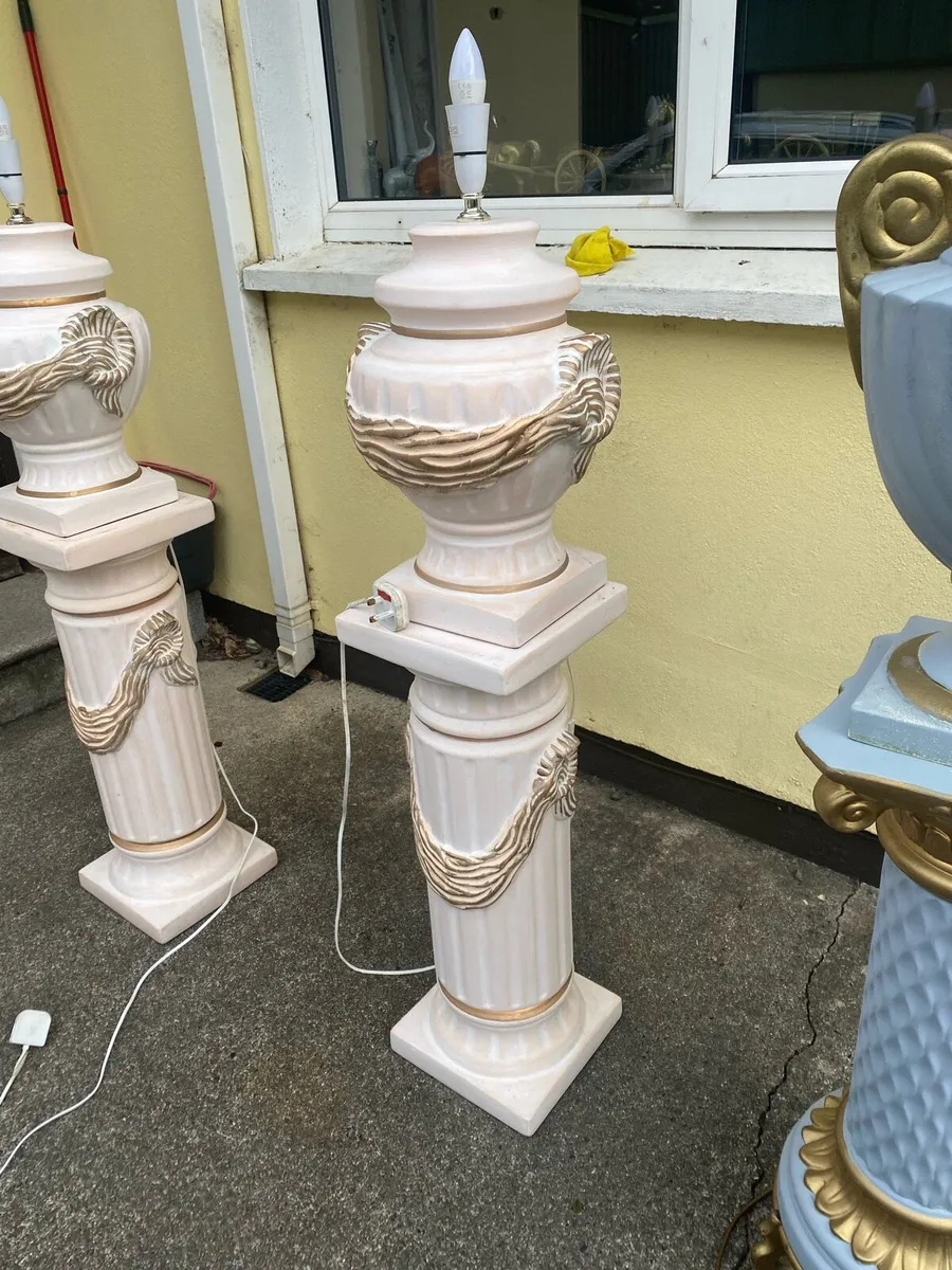 Lamps and stands - Image 1