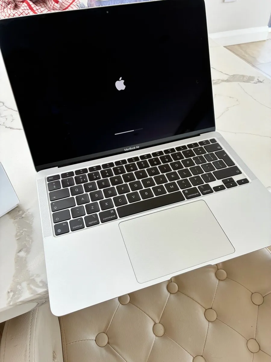 MacBook Air - Image 3