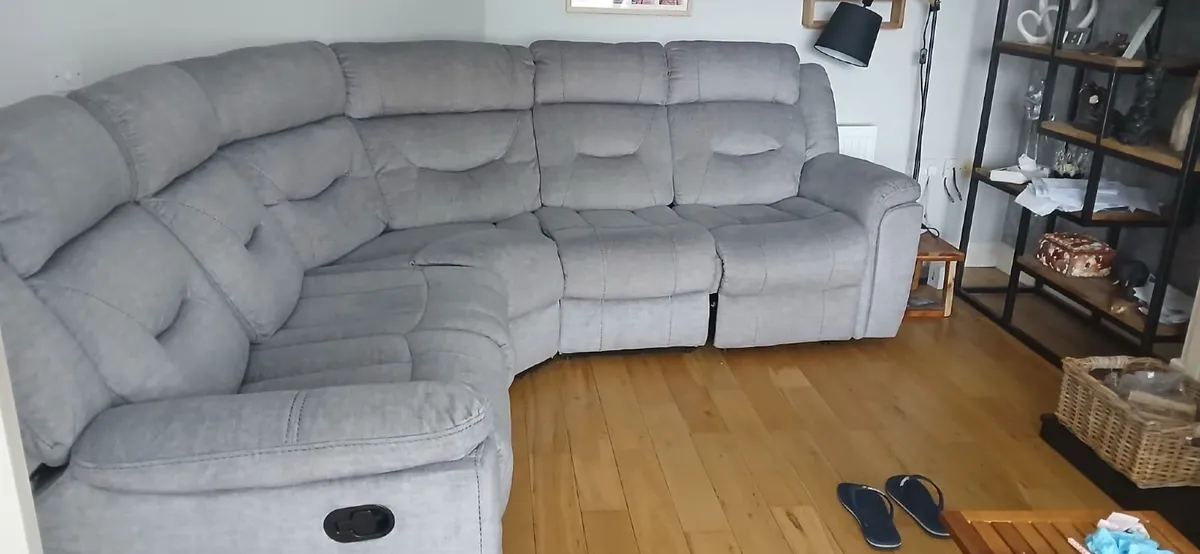 5 seater corner couch - Image 1