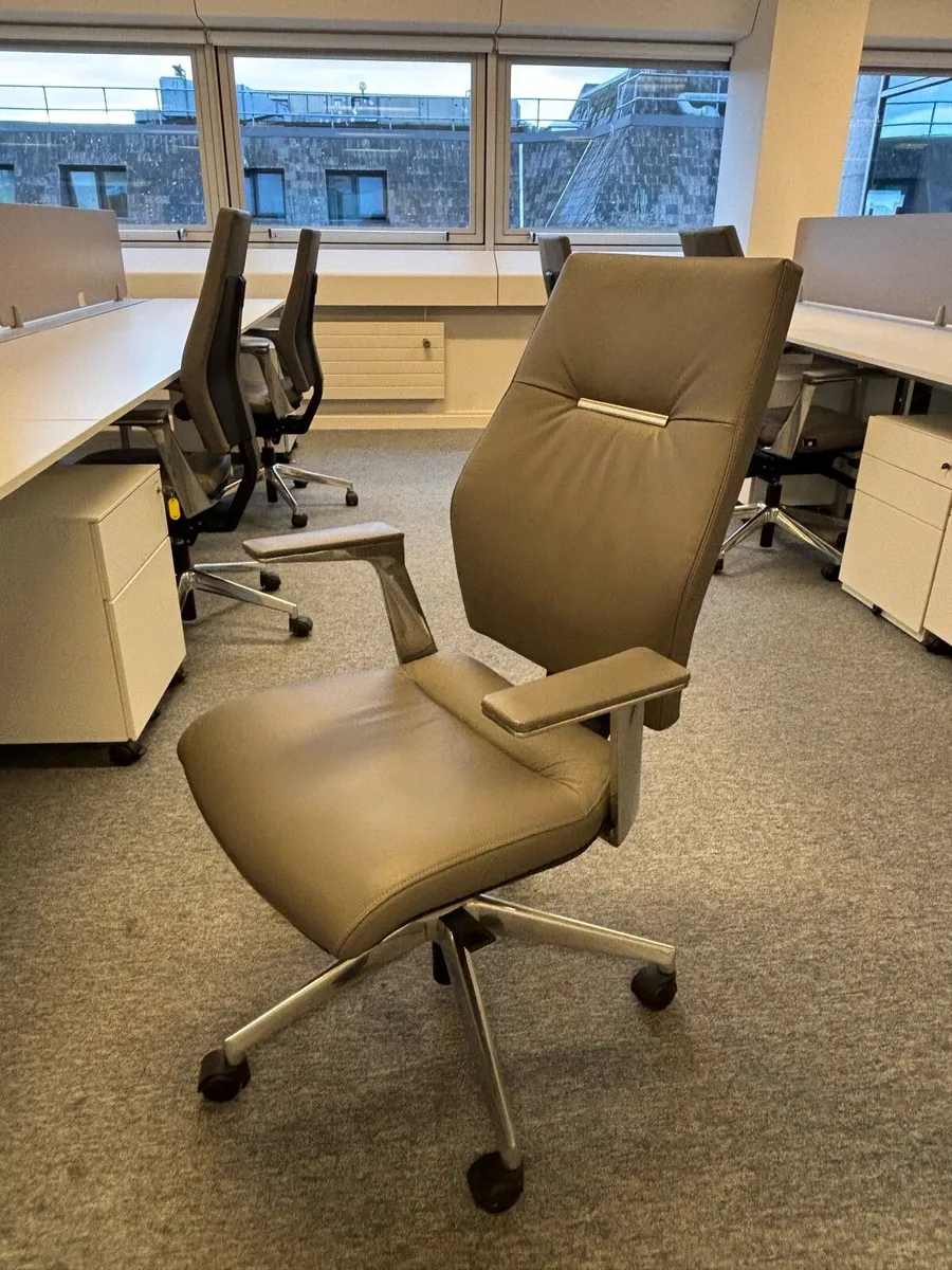 Office desks (Complete sets) - Image 3