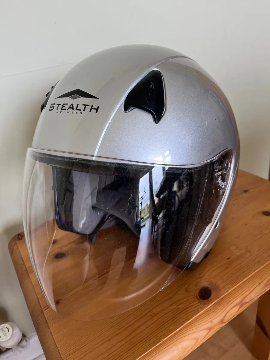 Motorcycle Crash Helmets & Gloves - Image 1