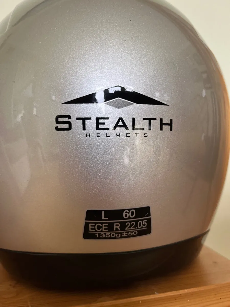 Motorcycle Crash Helmets & Gloves - Image 2