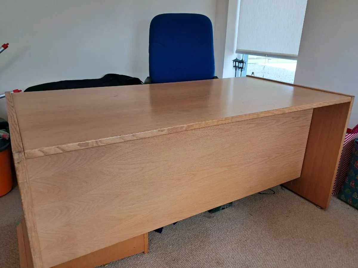 Desk and chair - Image 4