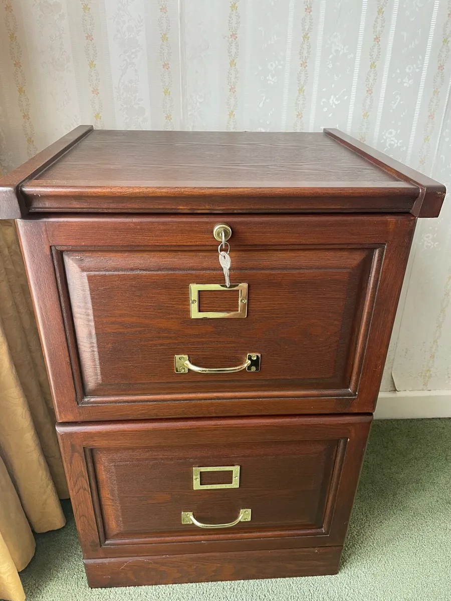 Oak 2-drawer Filing Cabinet w/key - Brass Handles