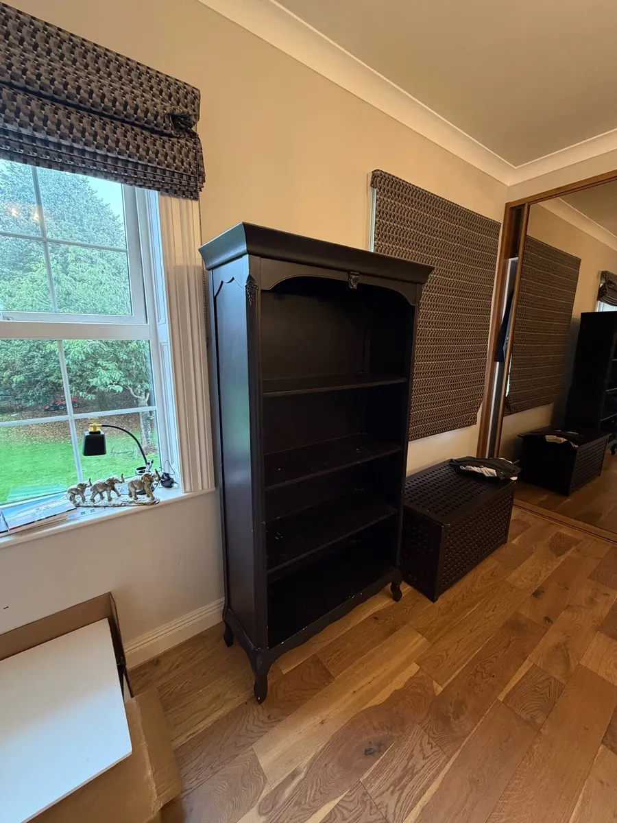 Book shelf - Image 1