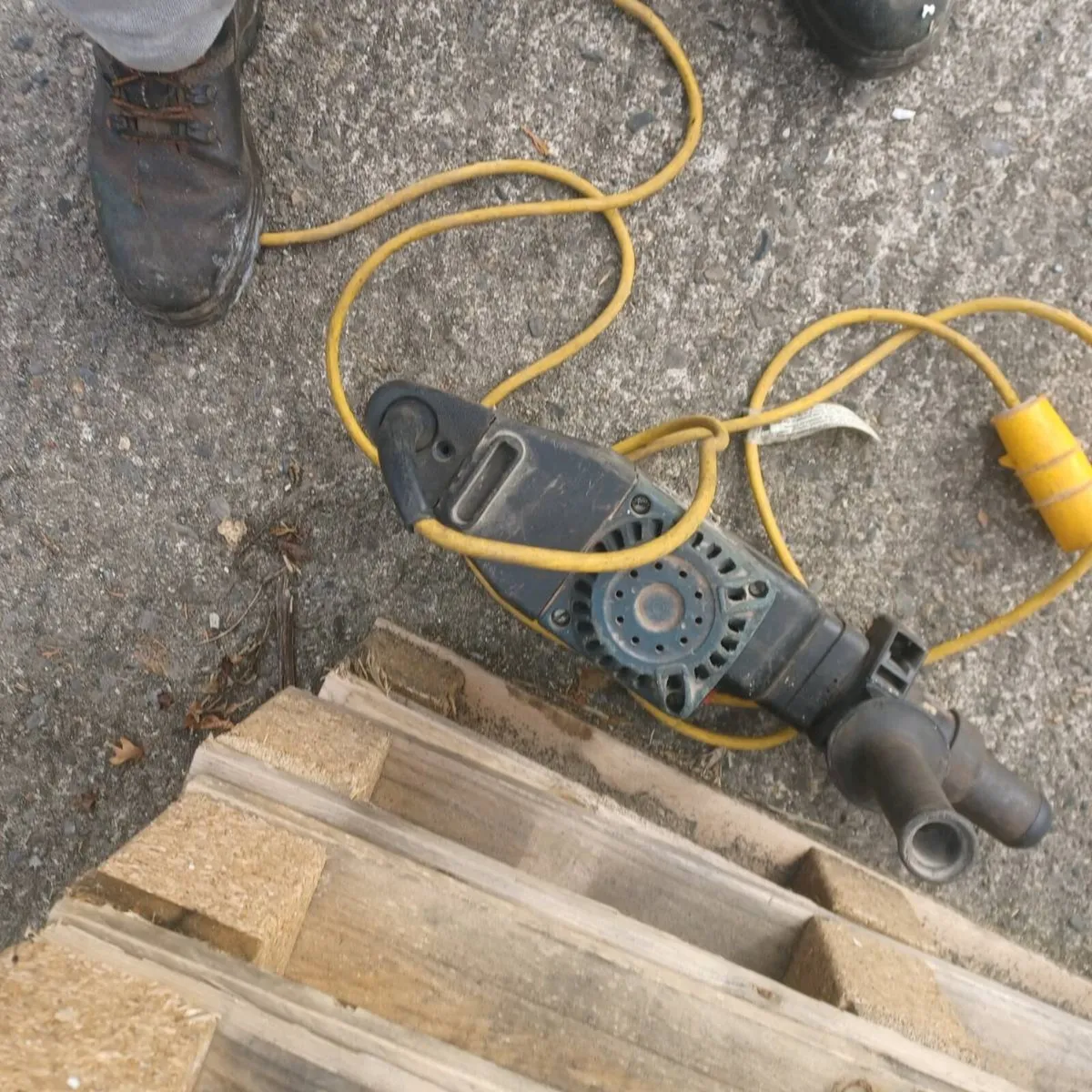 Rotary hammer drill. - Image 2
