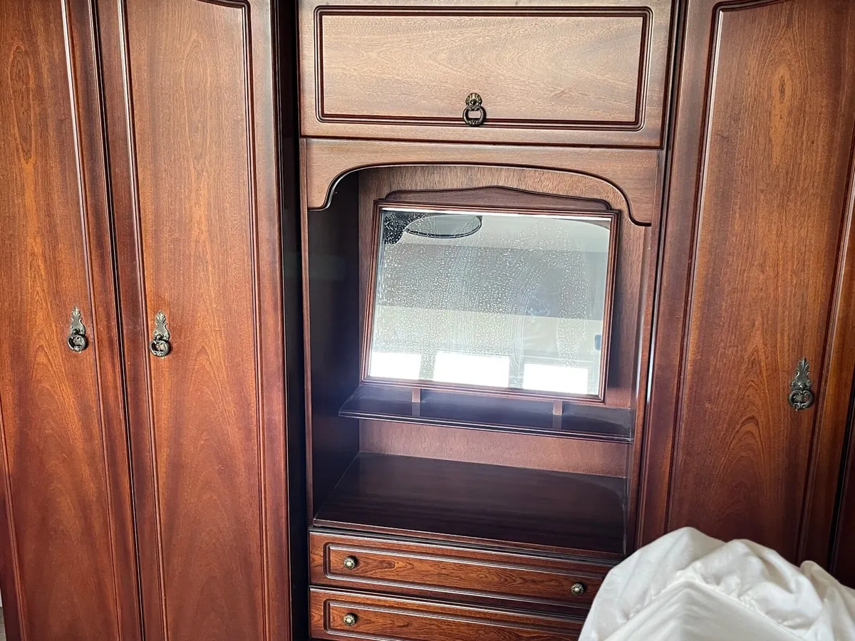 Wardrobe - Image 3