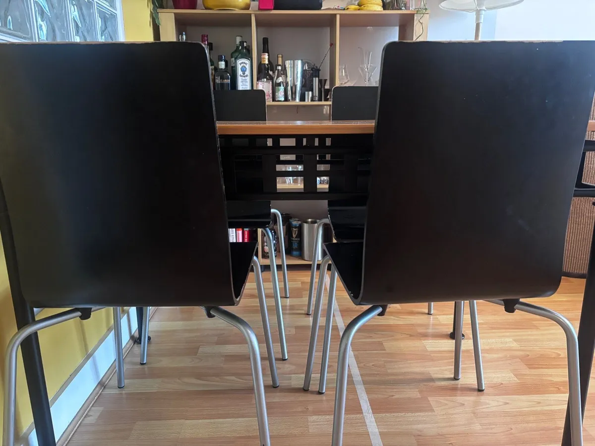 Kitchen table and chairs - Image 3