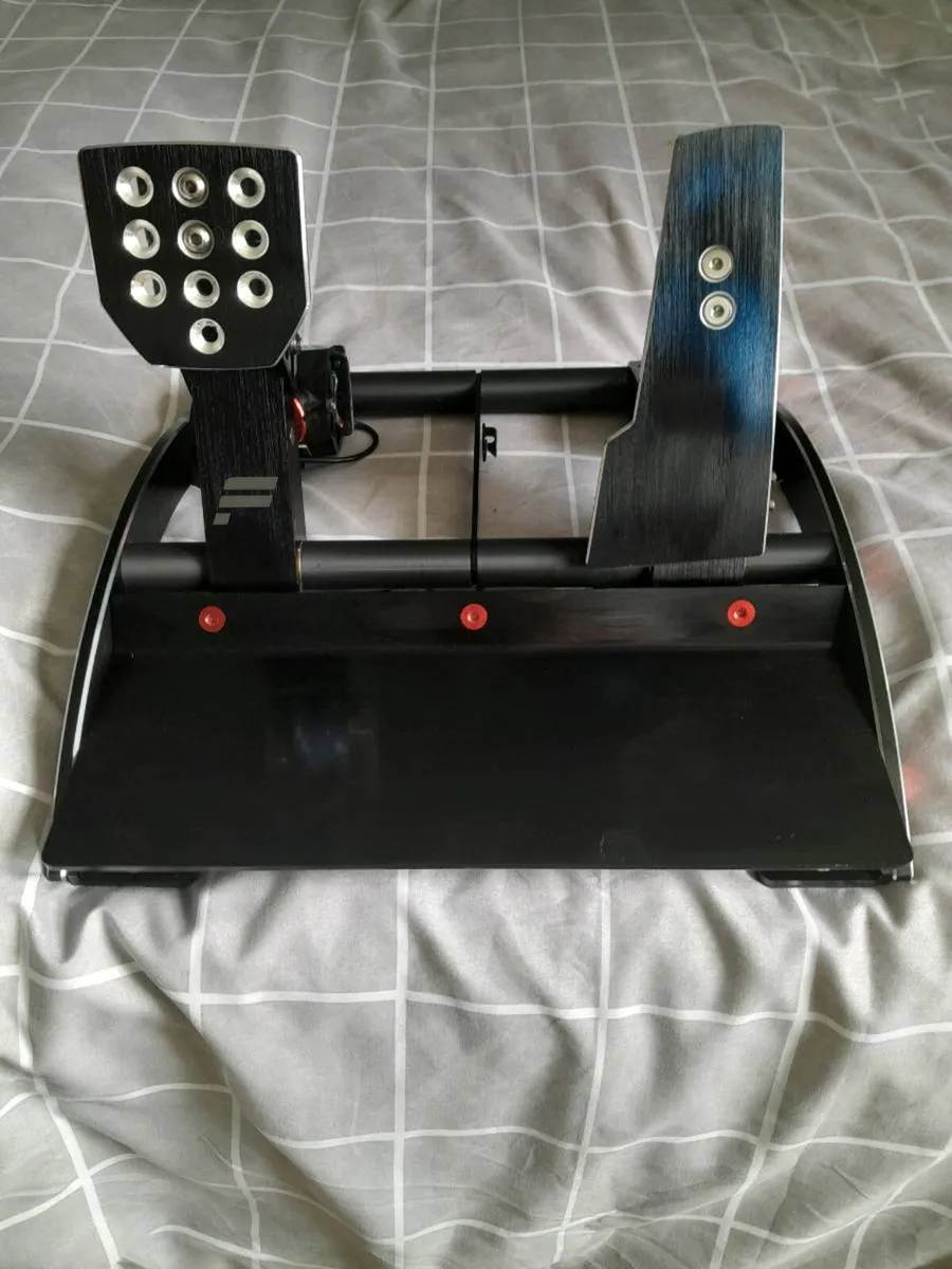 Fanatec V3 Pedals - Image 1