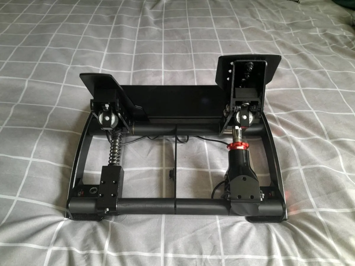 Fanatec V3 Pedals - Image 2