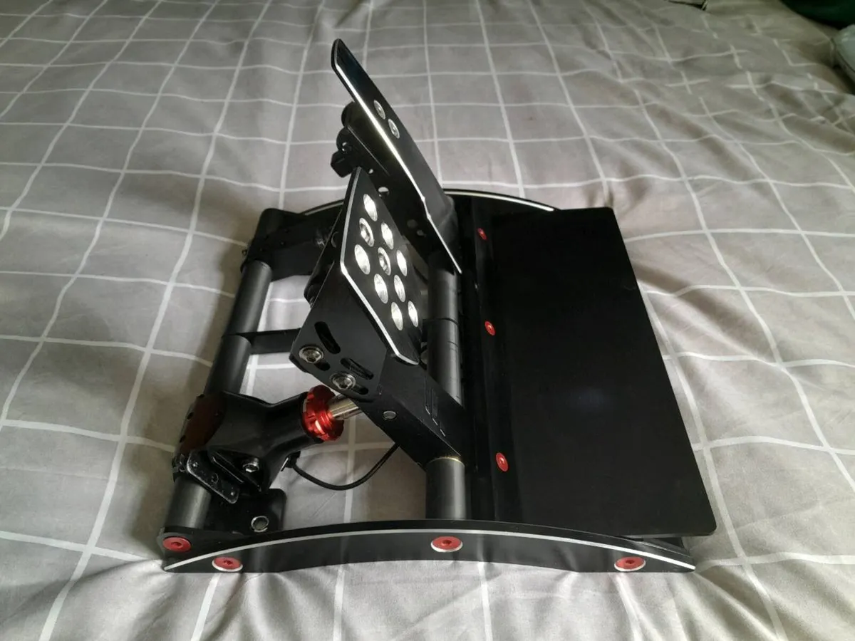 Fanatec V3 Pedals - Image 3