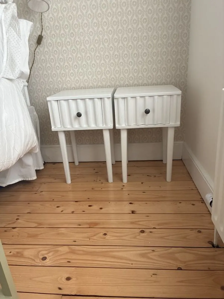 Bedside lockers