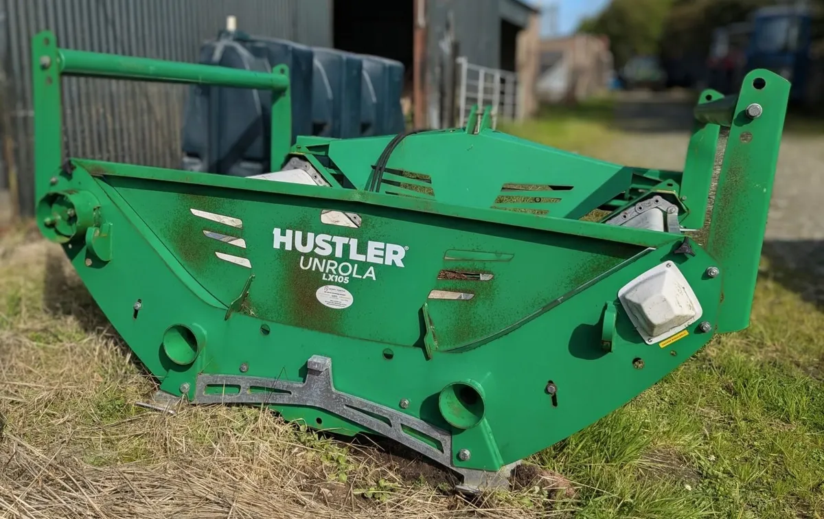 Hustler Unrolla LX105 Bale Feeder: Very Little Use - Image 1