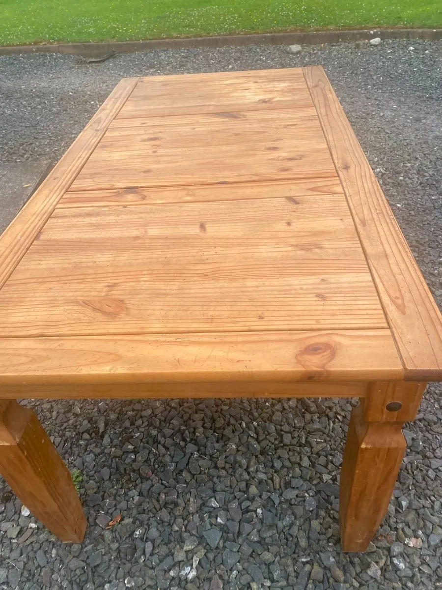 Kitchen table - Image 1