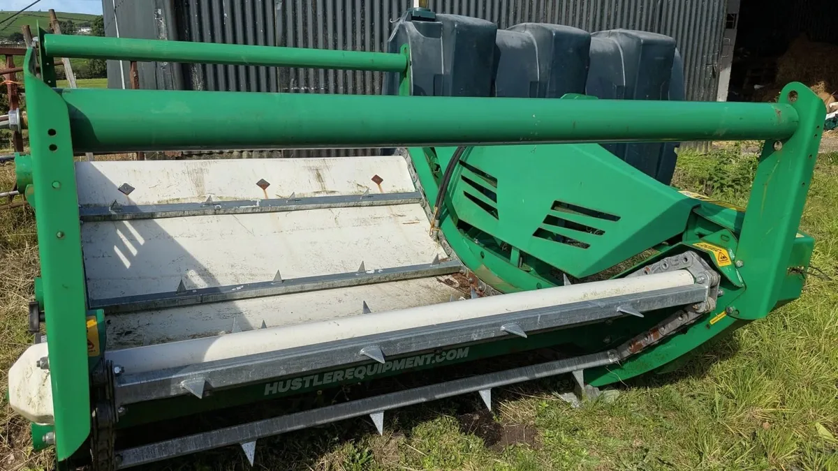 Hustler Unrolla LX105 Bale Feeder: Very Little Use - Image 2