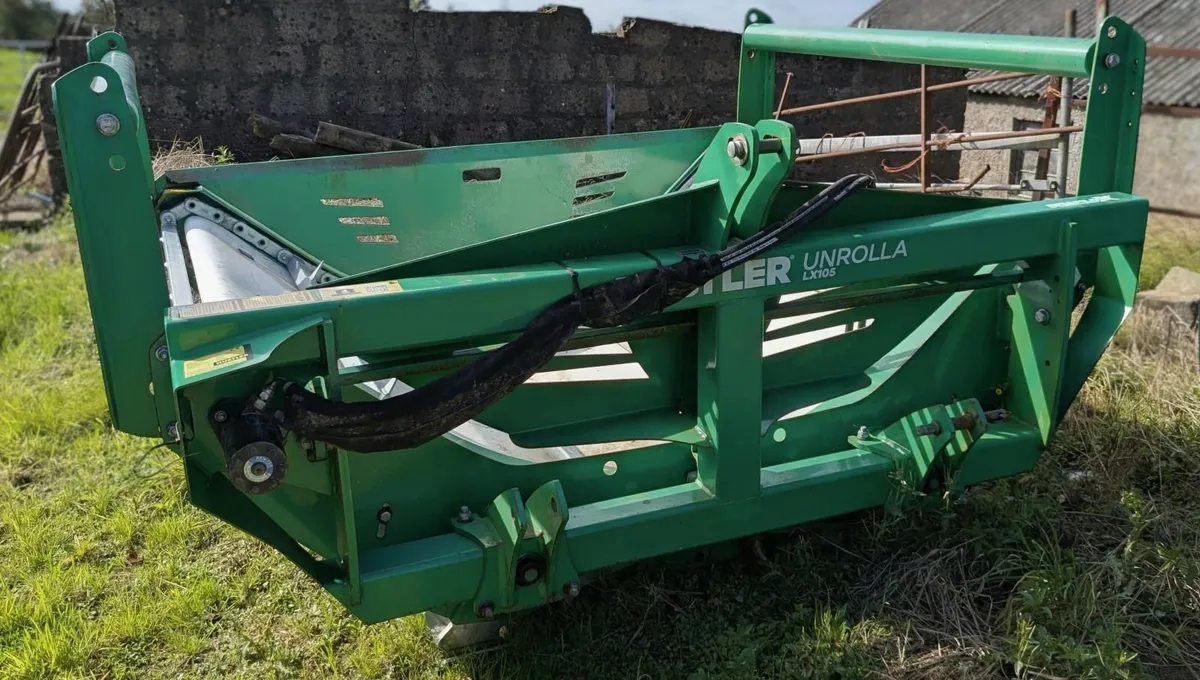 Hustler Unrolla LX105 Bale Feeder: Very Little Use - Image 3