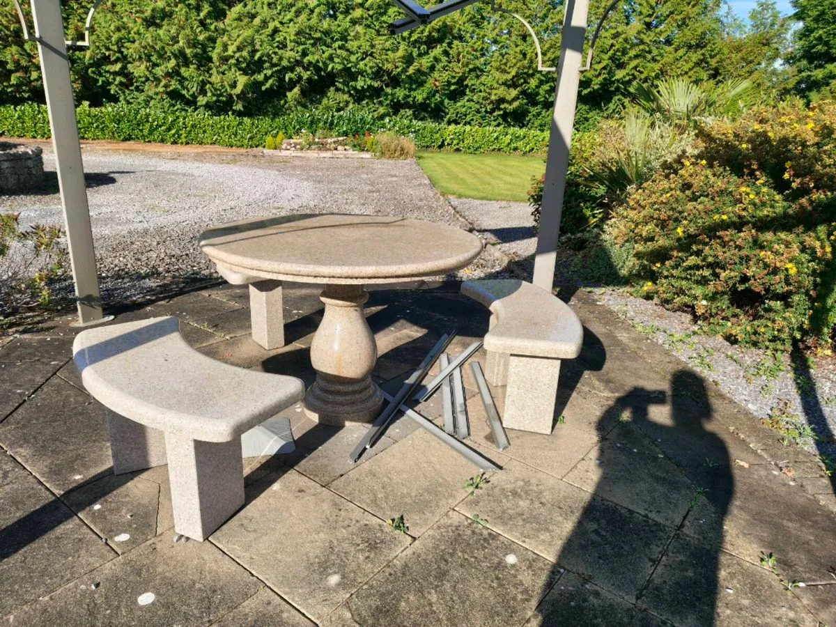 Marble garden table and chairs - Image 4