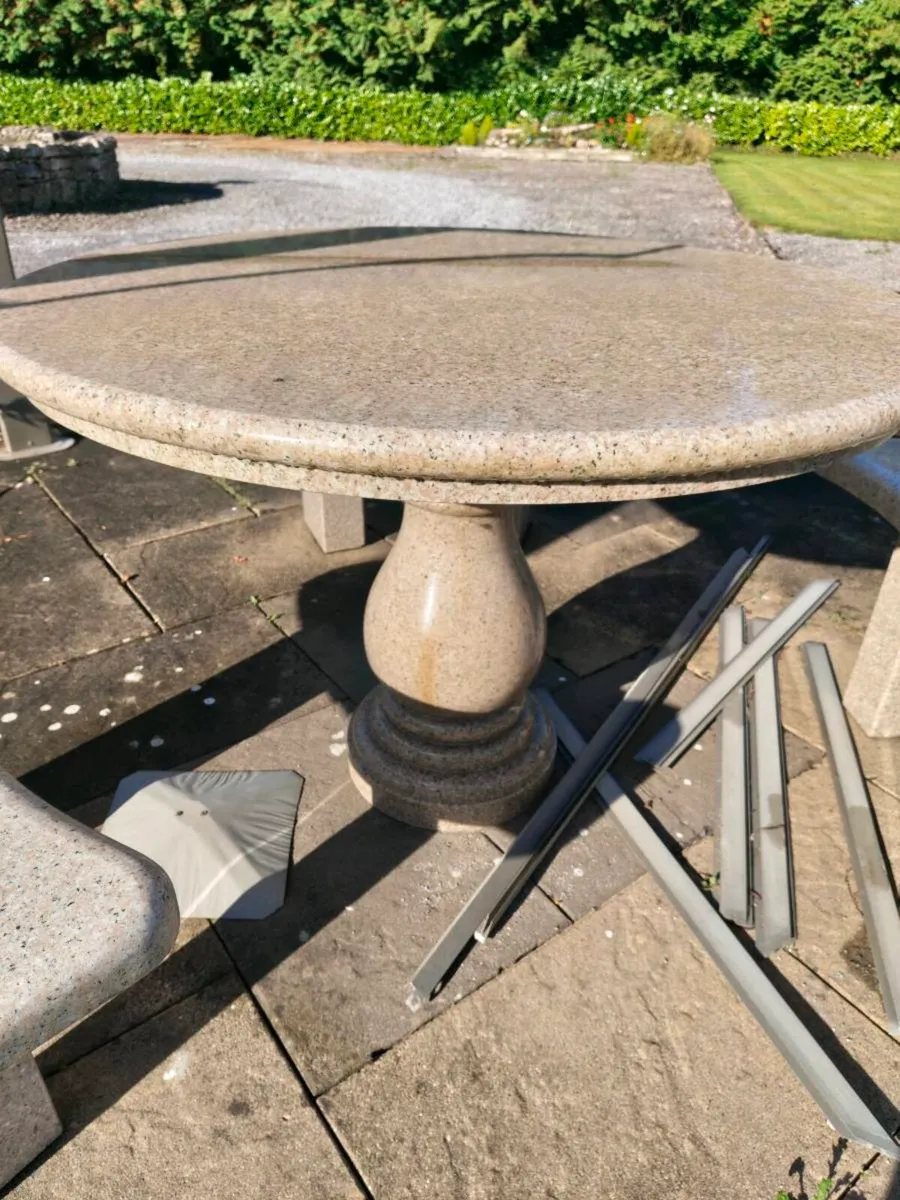 Marble garden table and chairs - Image 3