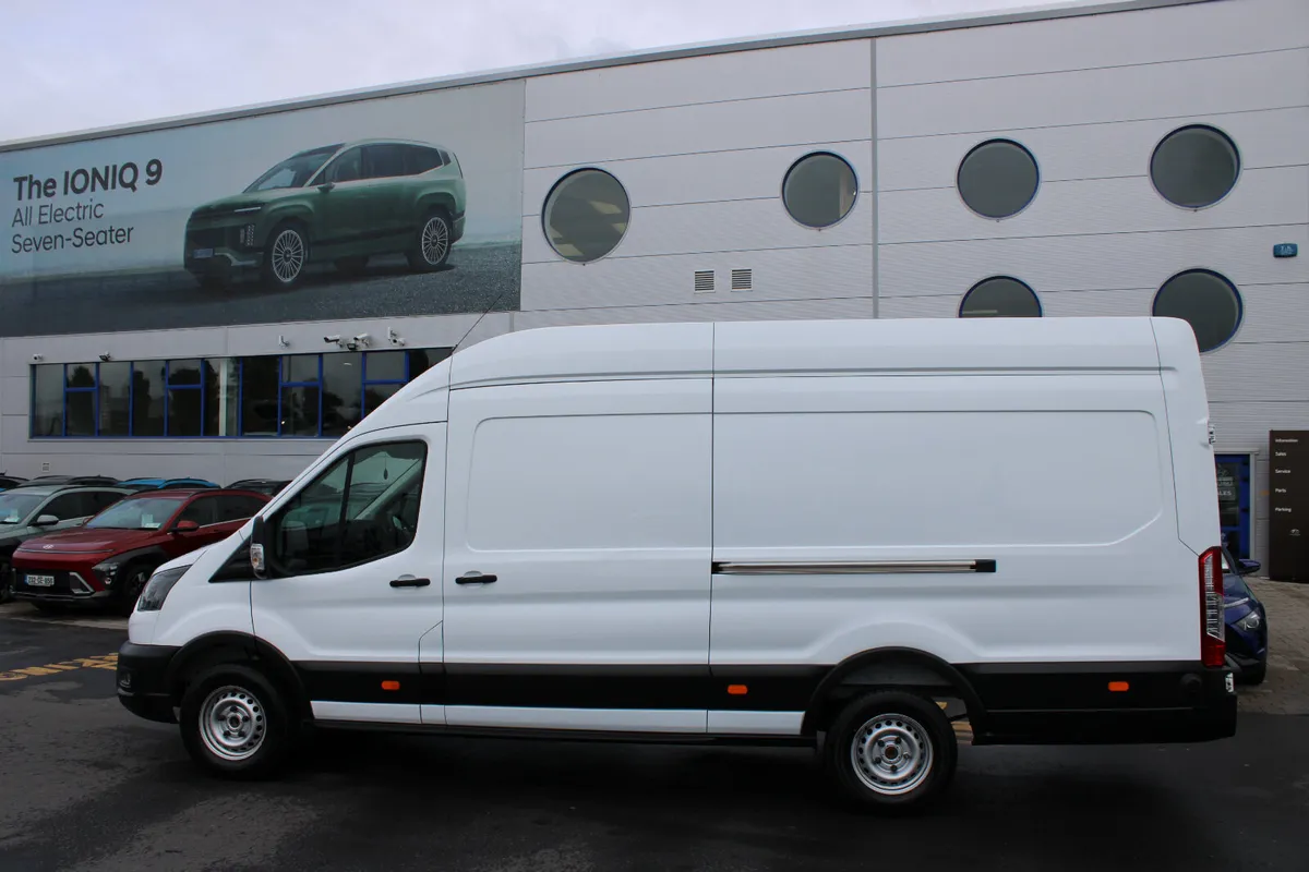 Ford Transit 2024 - Image 2