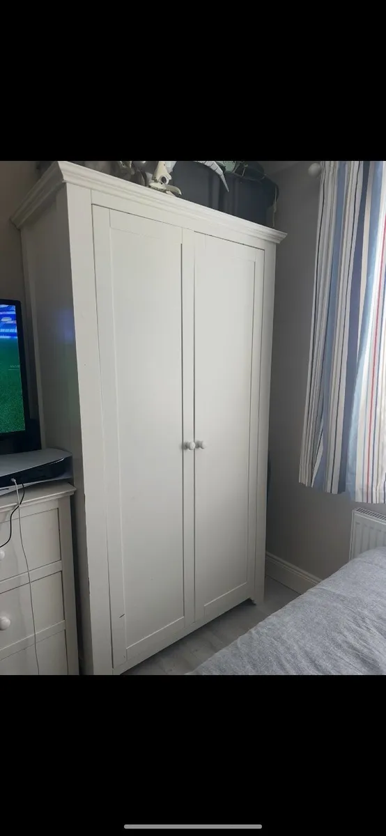 Bedroom furniture - Image 1