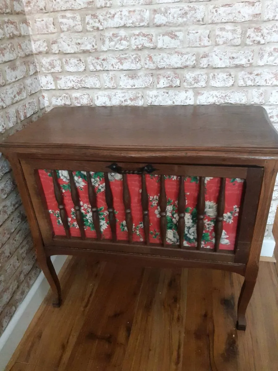 Cabinet - Image 1
