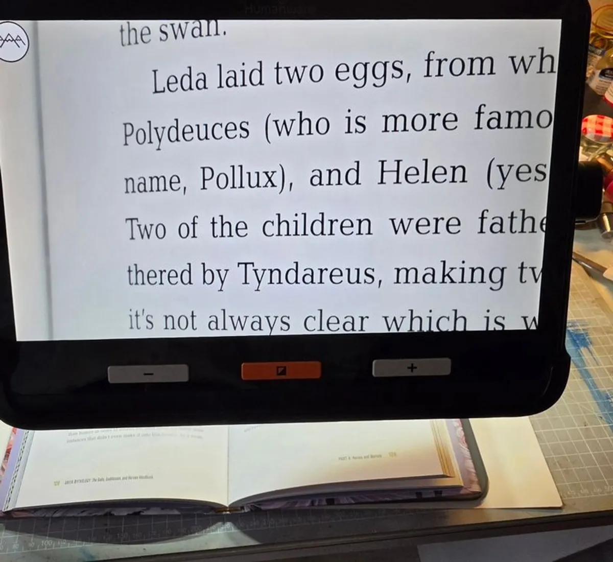 Humanware Explore 12 electronic portable magnifier - Image 2
